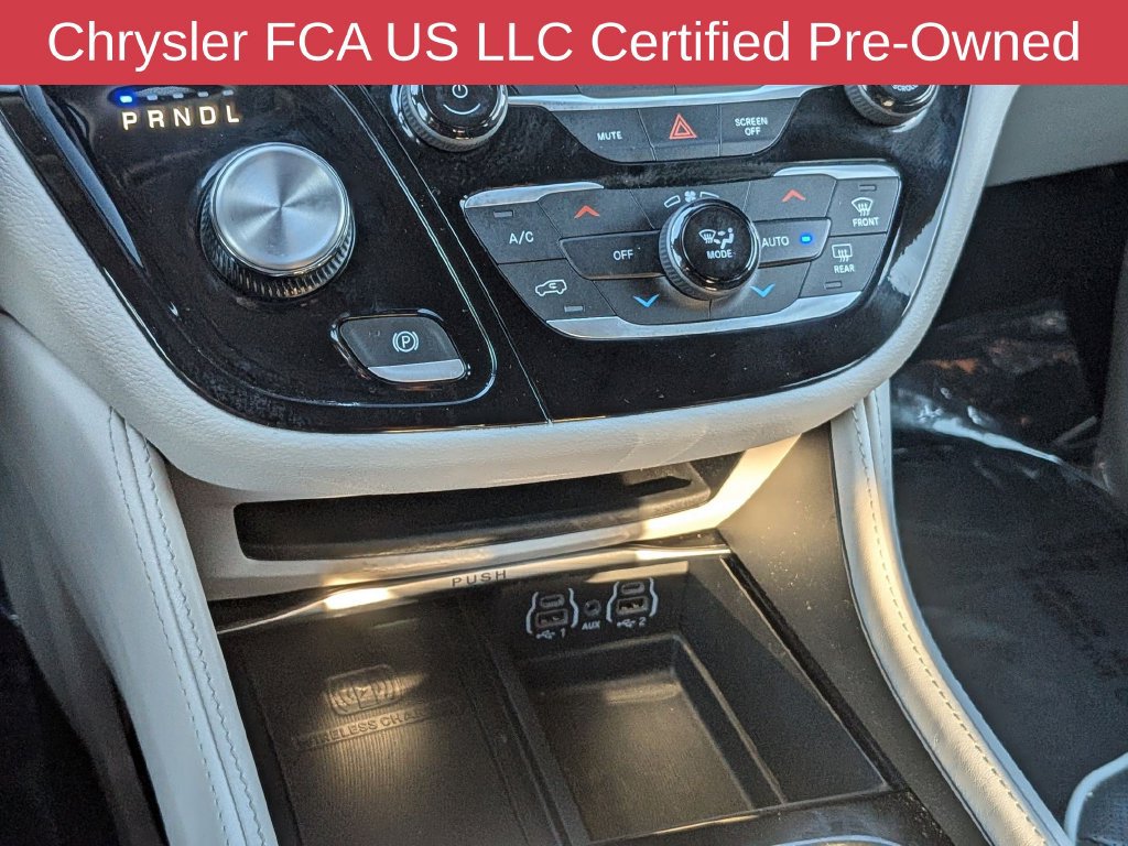 Used 2023 Chrysler Pacifica Limited FWD image 30