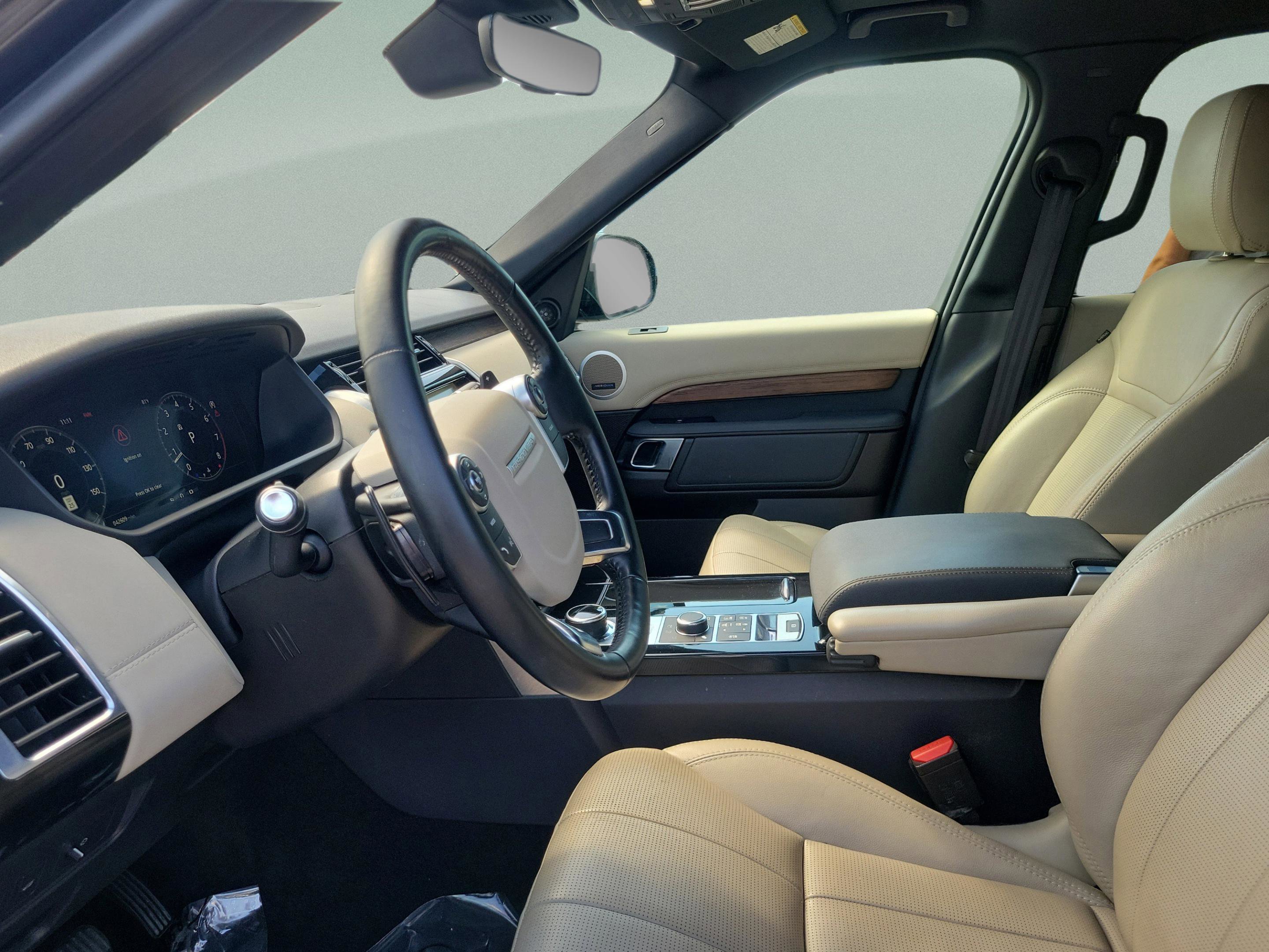 Used 2018 Land Rover Discovery HSE image 19