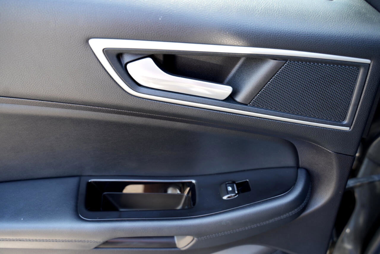 Used 2019 Ford Edge SEL w/ Equipment Group 201A image 28