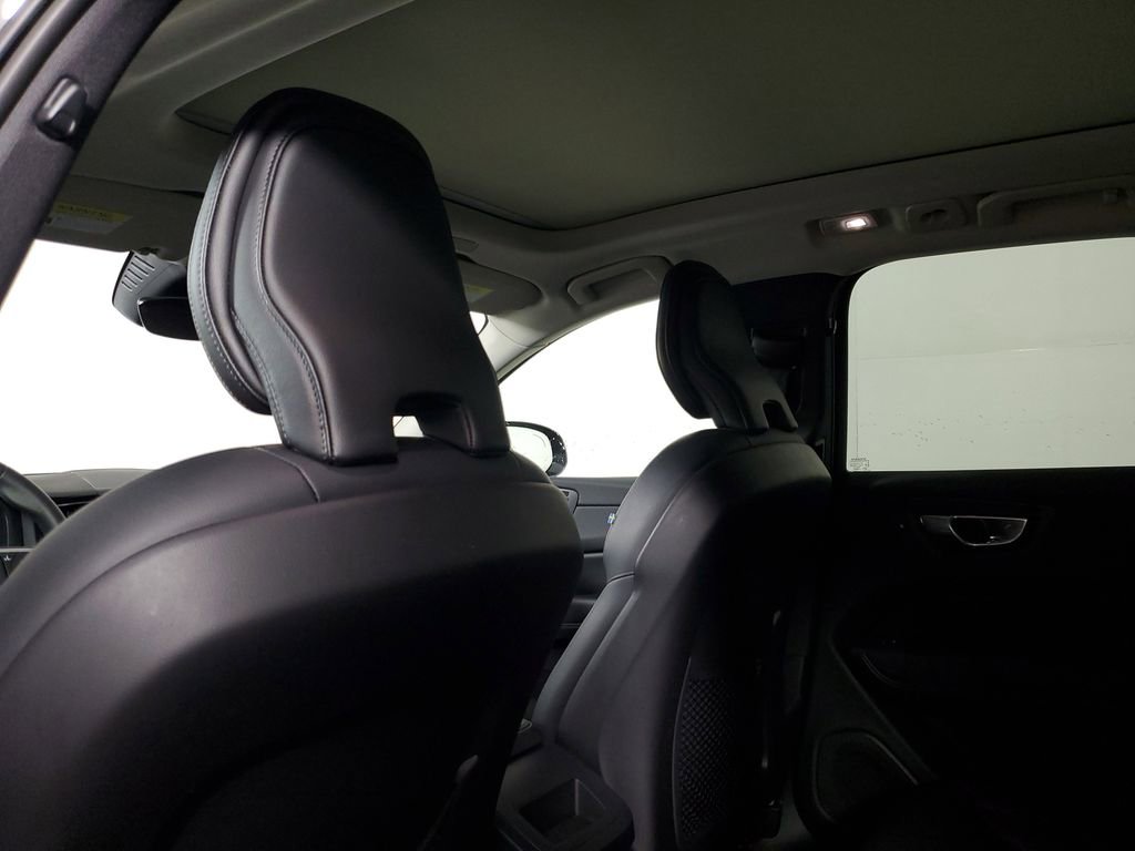 Used 2023 Volvo XC60 B5 Core w/ Climate Package image 16