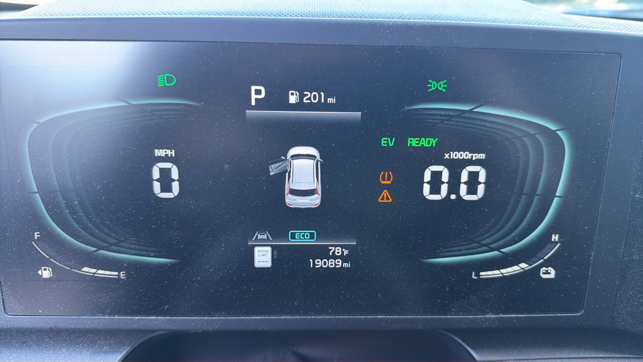 Certified 2024 Kia Niro LX FWD image 8