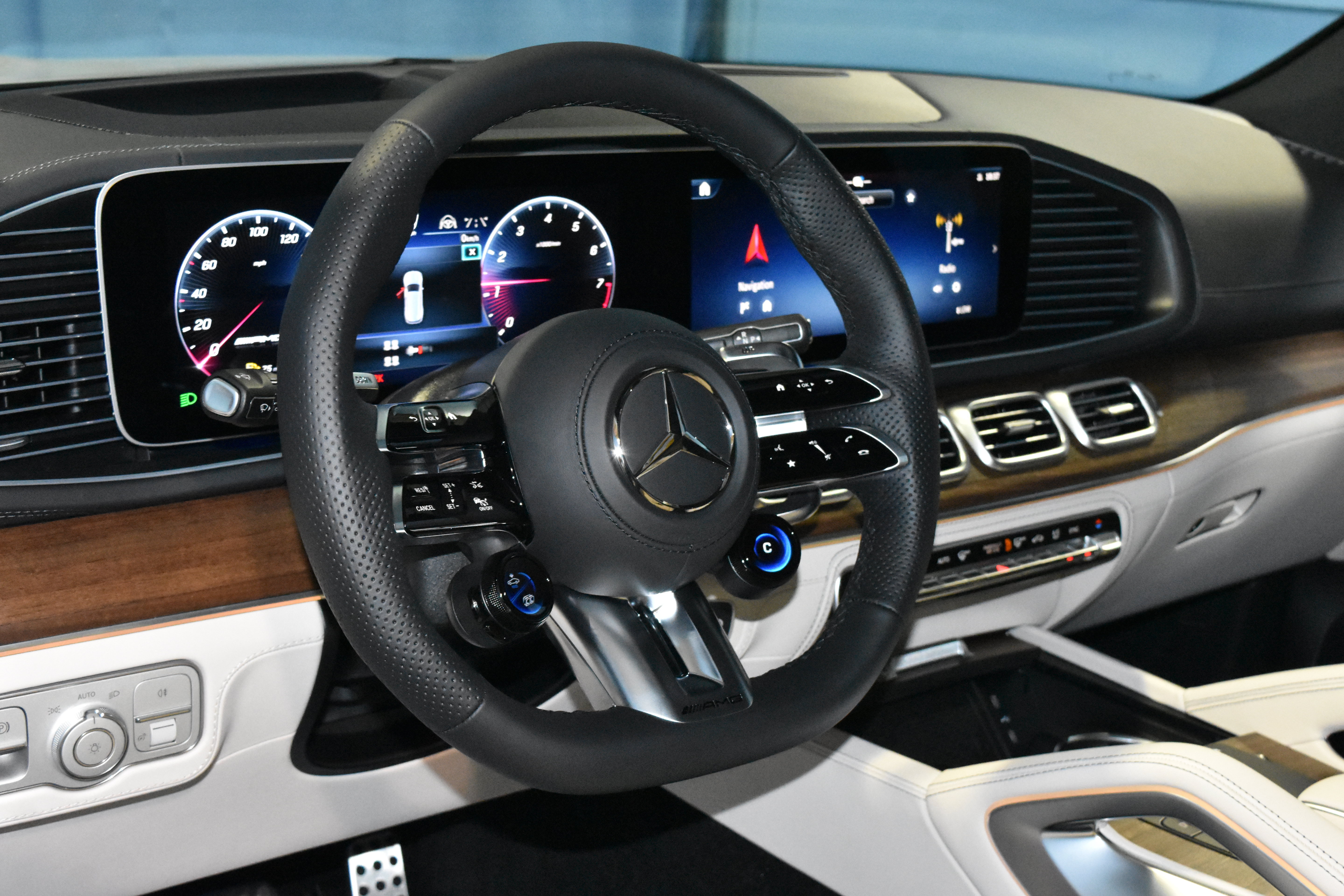 New 2026 Mercedes-Benz GLS 63 AMG 4MATIC image 2