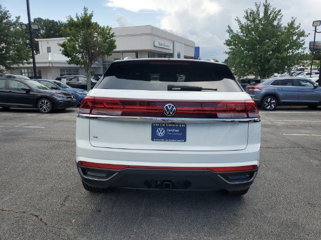 Certified 2025 Volkswagen Atlas Cross Sport SE w/ Panoramic Sunroof Package FWD image 5
