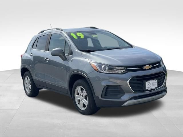 Used 2019 Chevrolet Trax LT w/ LT Convenience Package AWD/4WD image 3