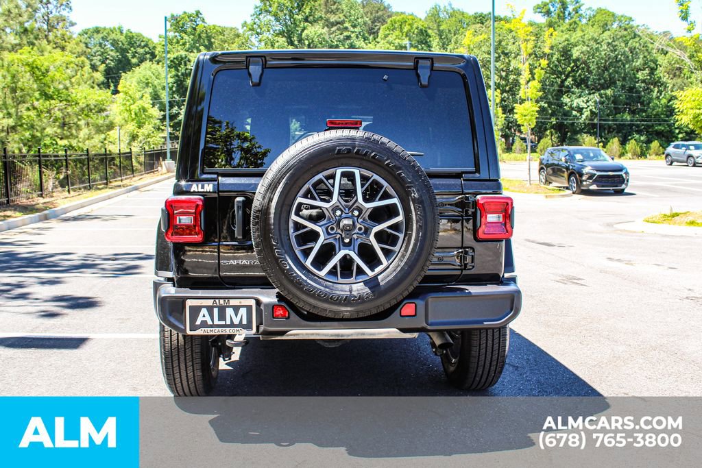 Used 2025 Jeep Wrangler Unlimited Sahara AWD/4WD image 10