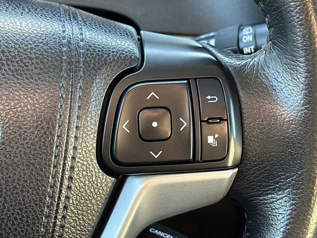 Used 2015 Toyota Sienna Limited image 17