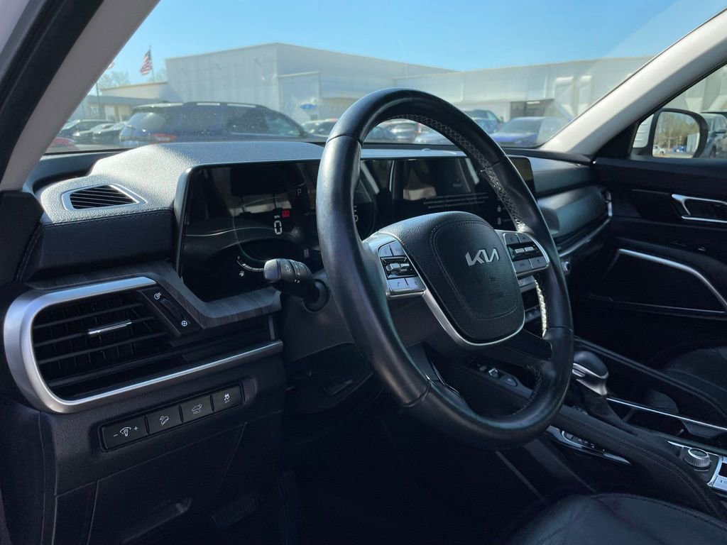 Used 2023 Kia Telluride EX w/ EX Captain's Chair Package image 27