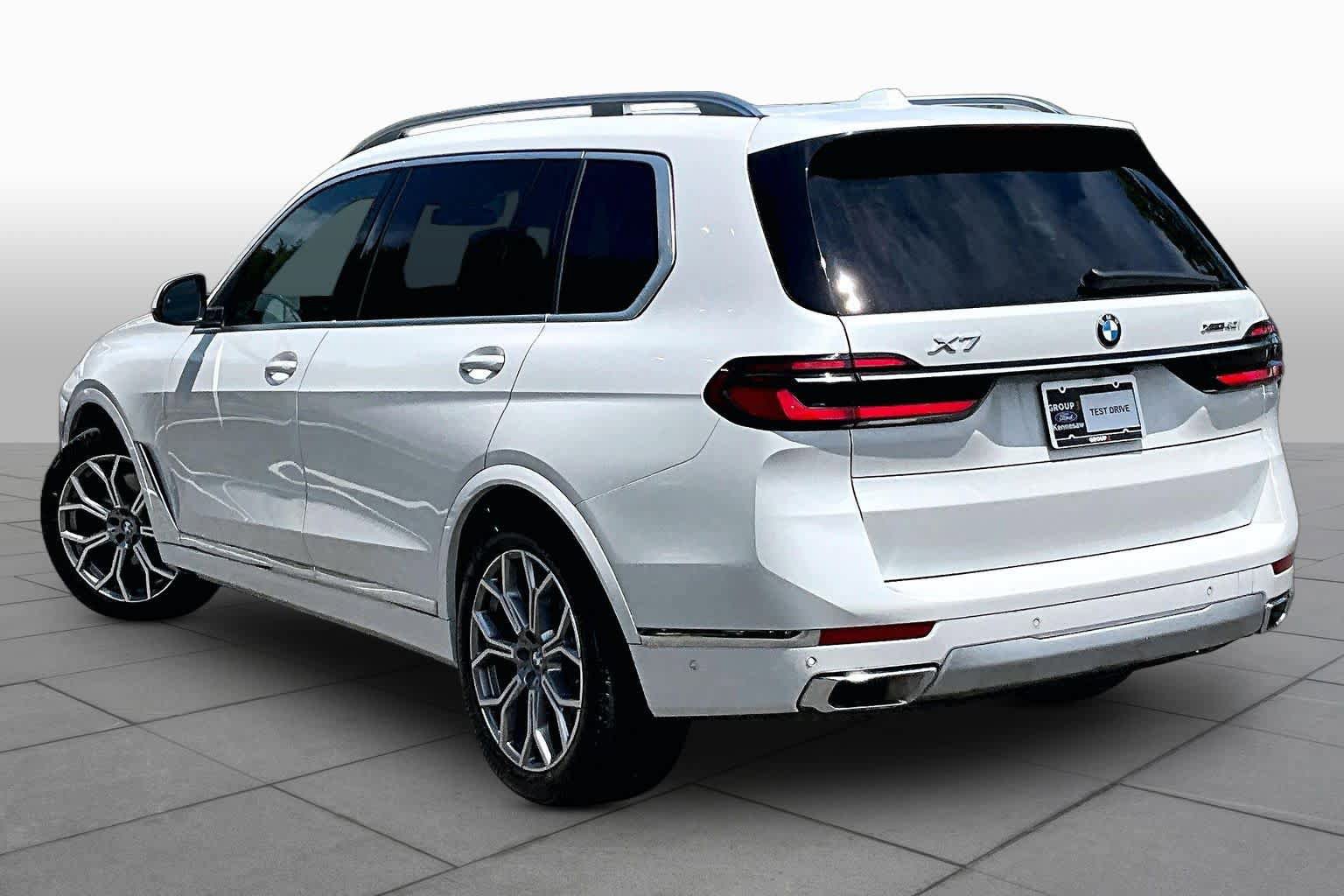 Used 2023 BMW X7 xDrive40i w/ Premium Package AWD/4WD image 12
