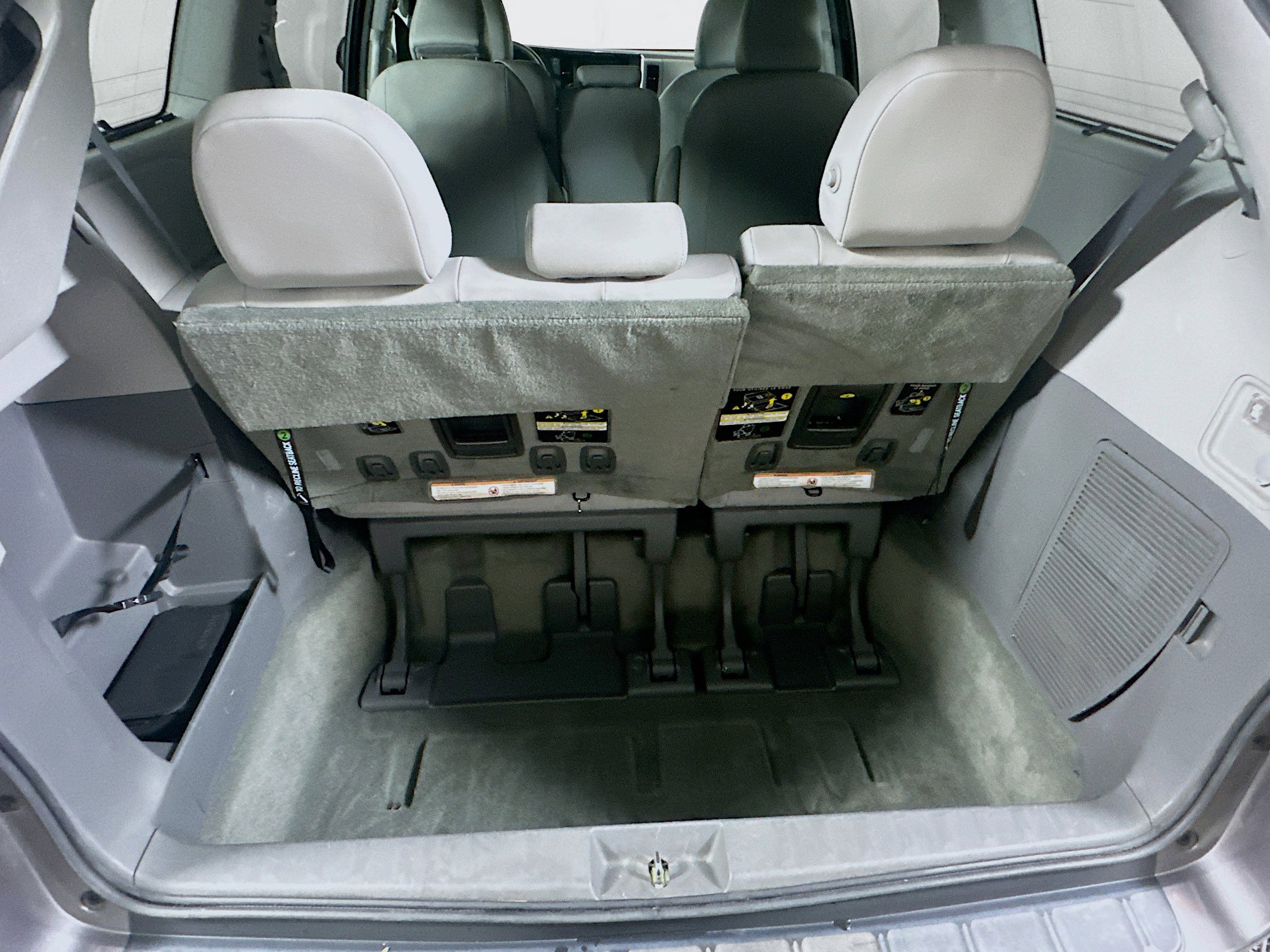 Used 2015 Toyota Sienna XLE w/ XLE Navigation Package image 29