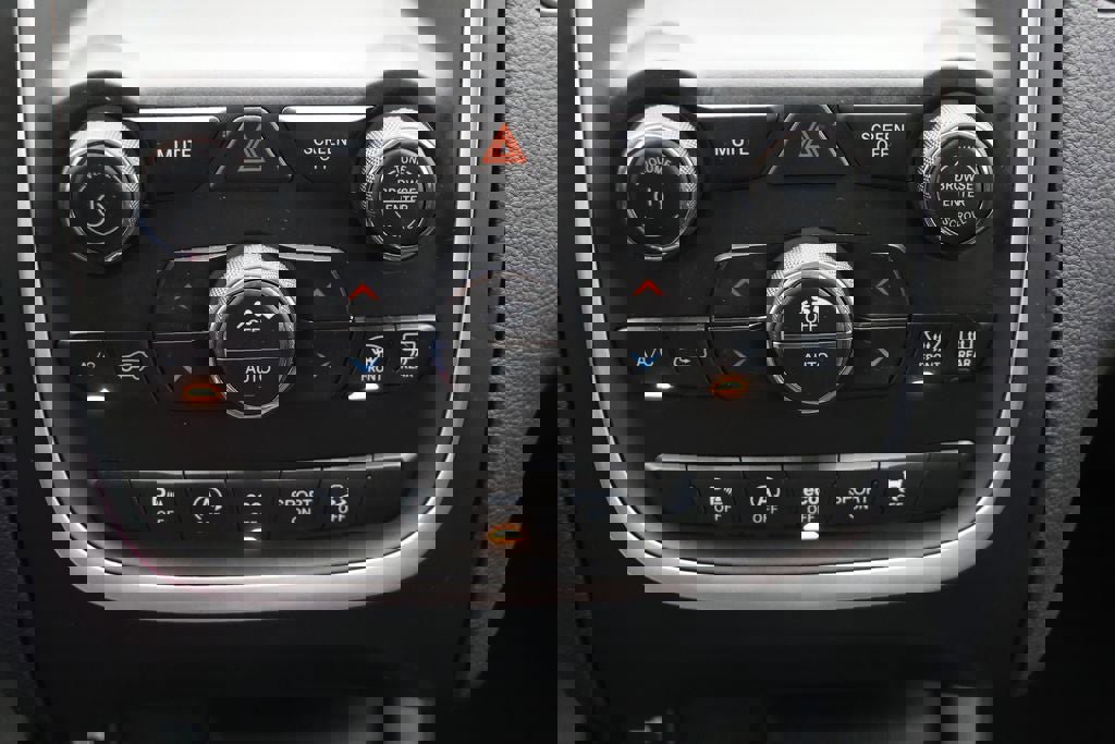 Used 2020 Dodge Durango SXT image 22