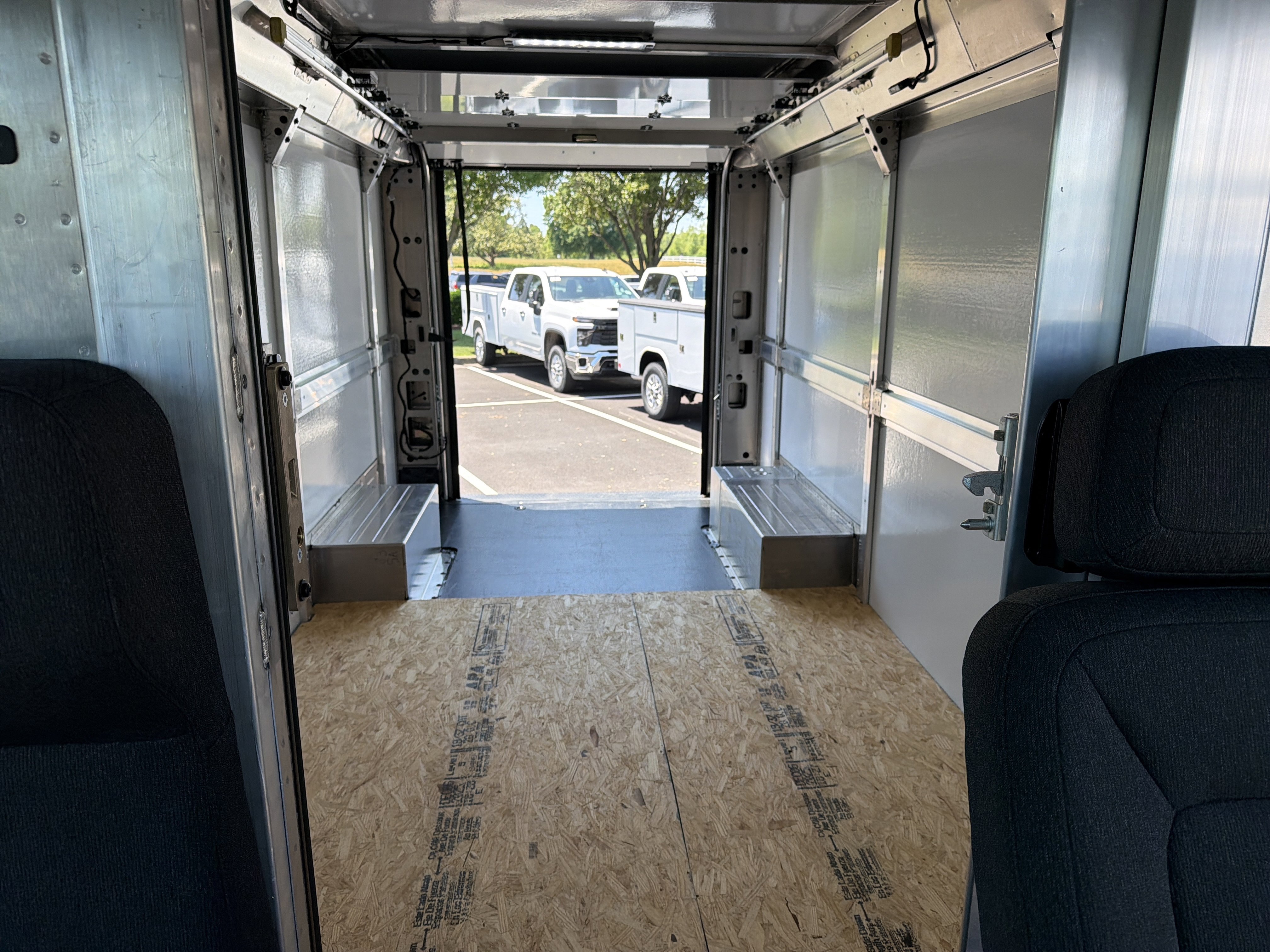 Used 2025 Chevrolet Brightdrop 600 FWD image 32