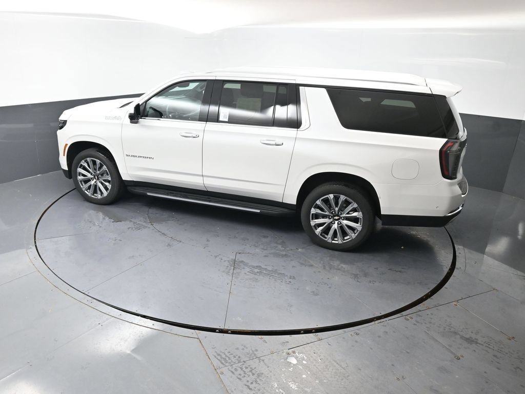 Used 2025 Chevrolet Suburban High Country AWD/4WD image 48