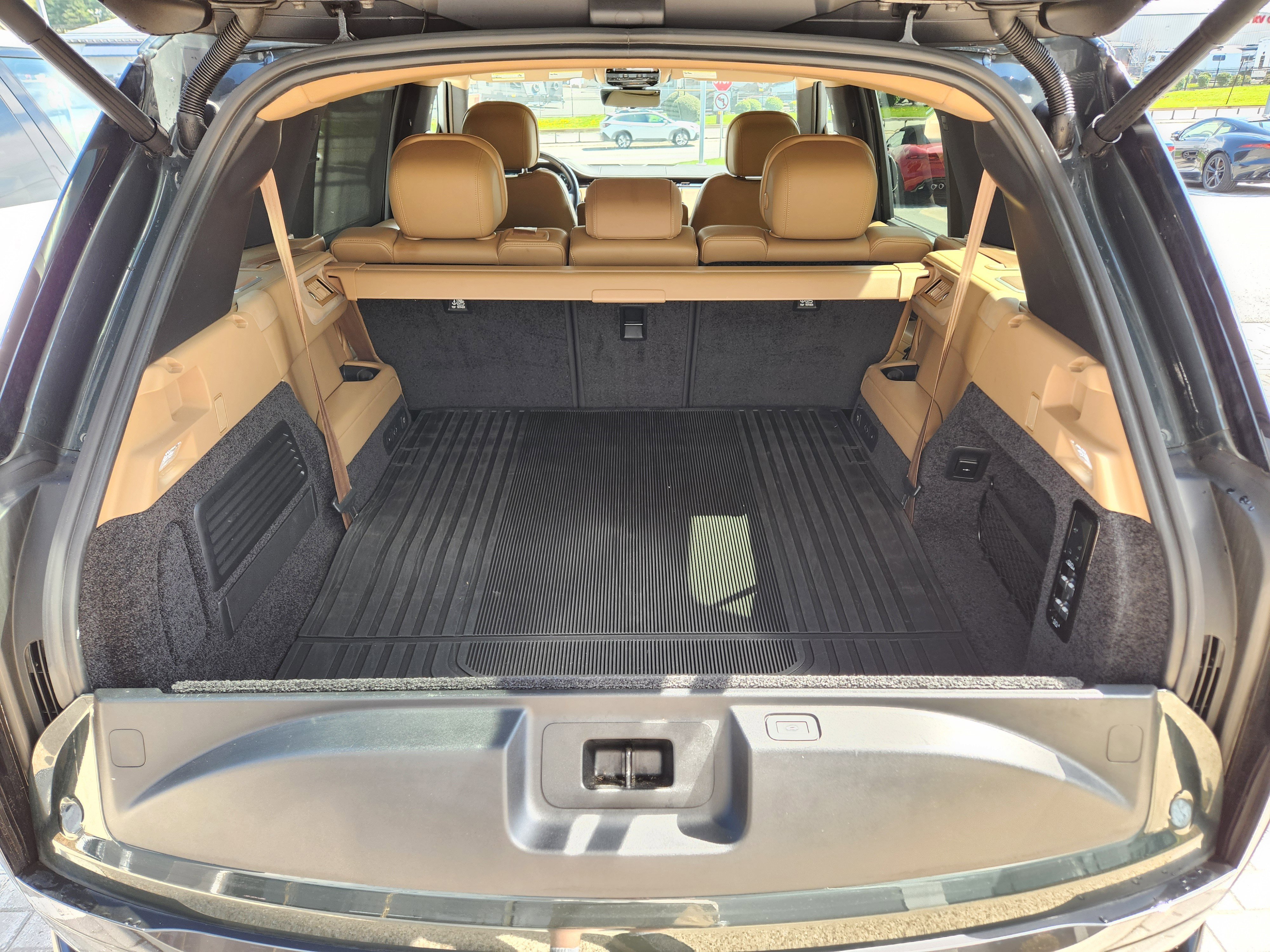 Certified 2024 Land Rover Range Rover Long Wheelbase SE image 8