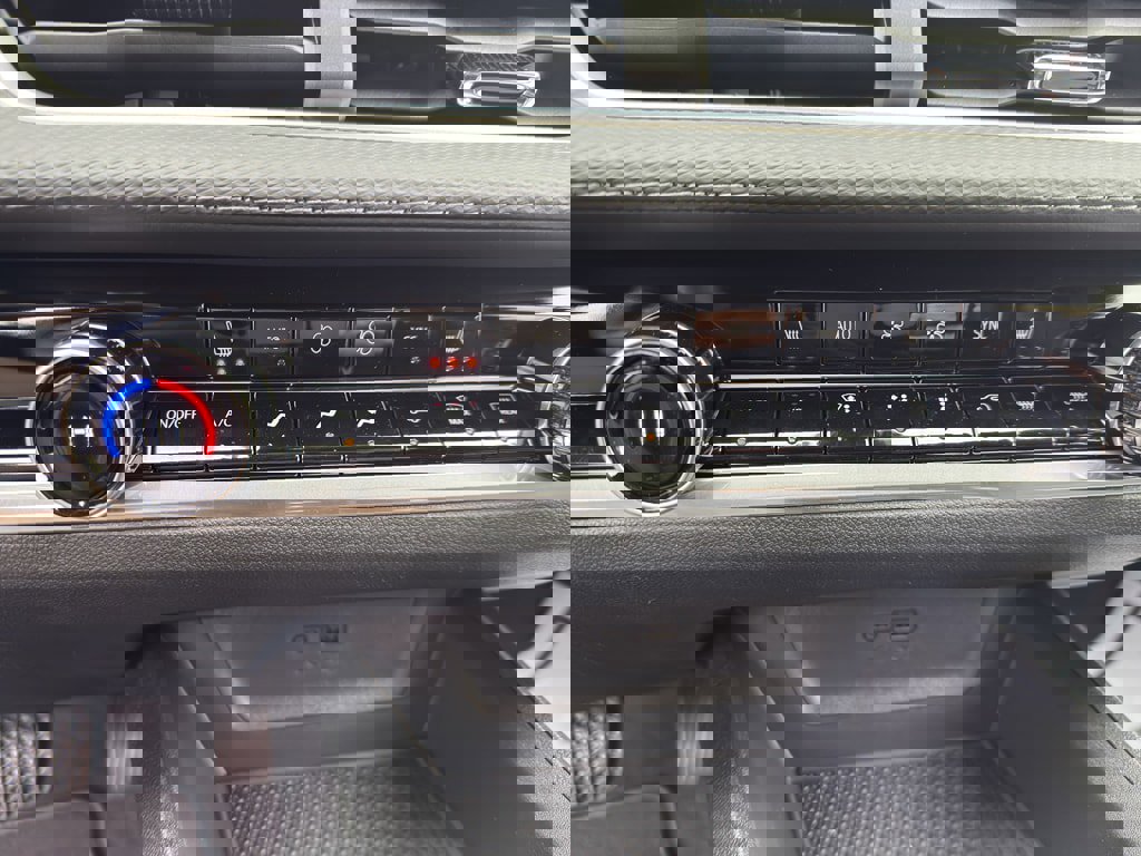 New 2026 Chevrolet Equinox LT w/ Convenience Package II image 12