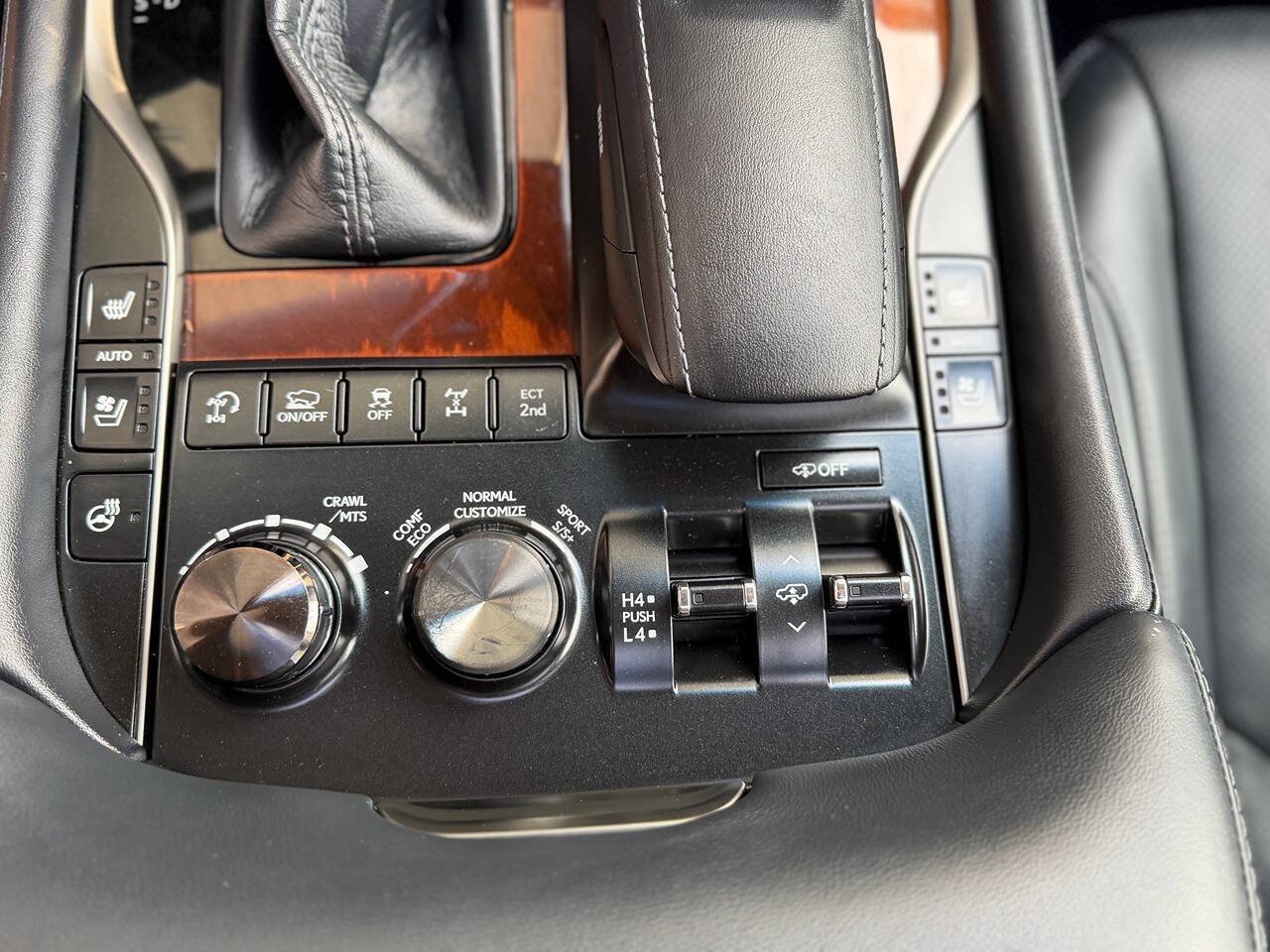 Used 2017 Lexus LX 570 4WD w/ Luxury Package image 67