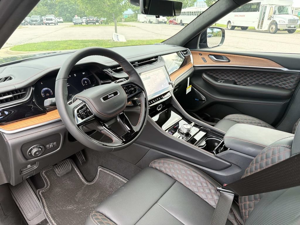 New 2026 Jeep Grand Cherokee Summit w/ Obsidian Package AWD/4WD image 3