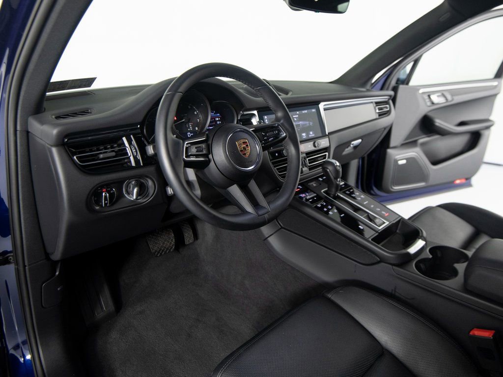 Used 2025 Porsche Macan image 14