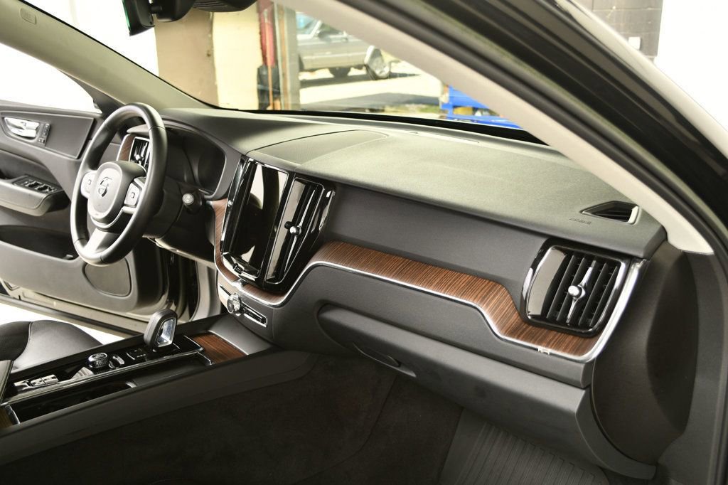Used 2022 Volvo XC60 B5 Momentum w/ Protection Package Premier image 26