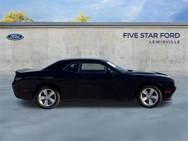 Used 2023 Dodge Challenger SXT image 3