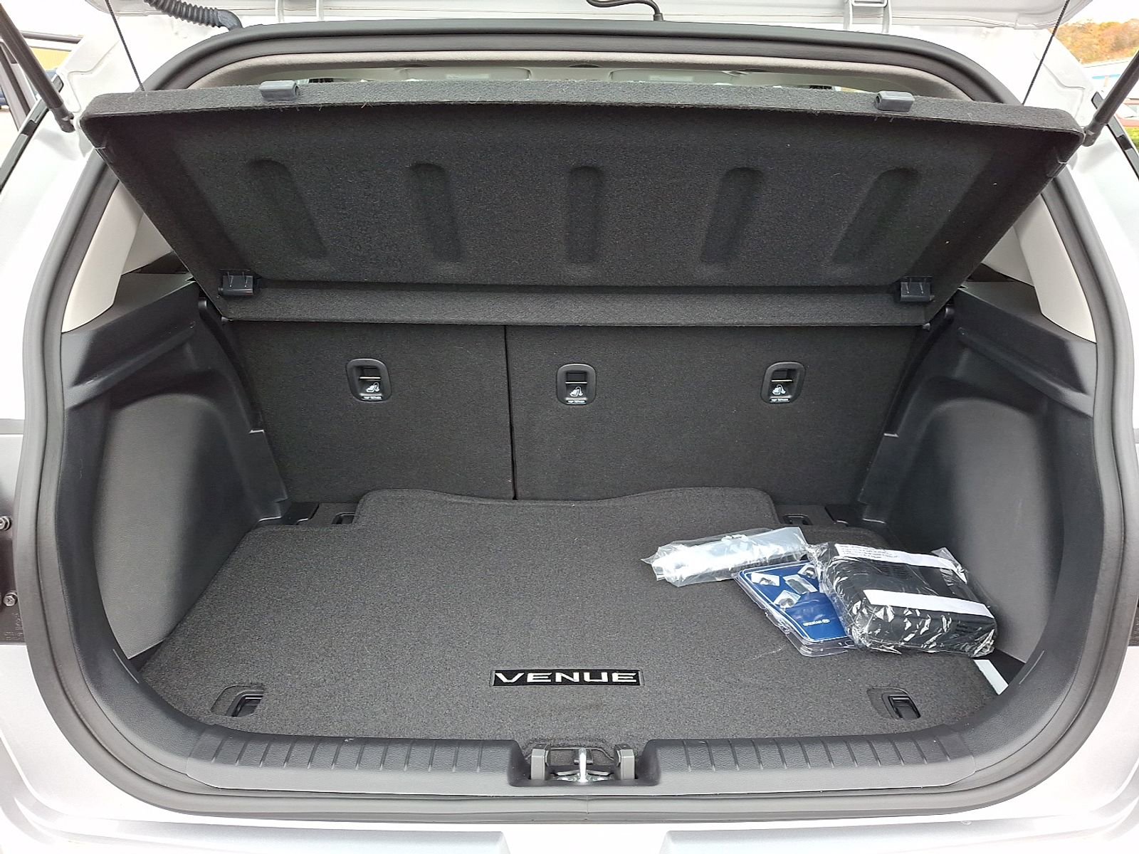 Used 2025 Hyundai Venue SEL image 29