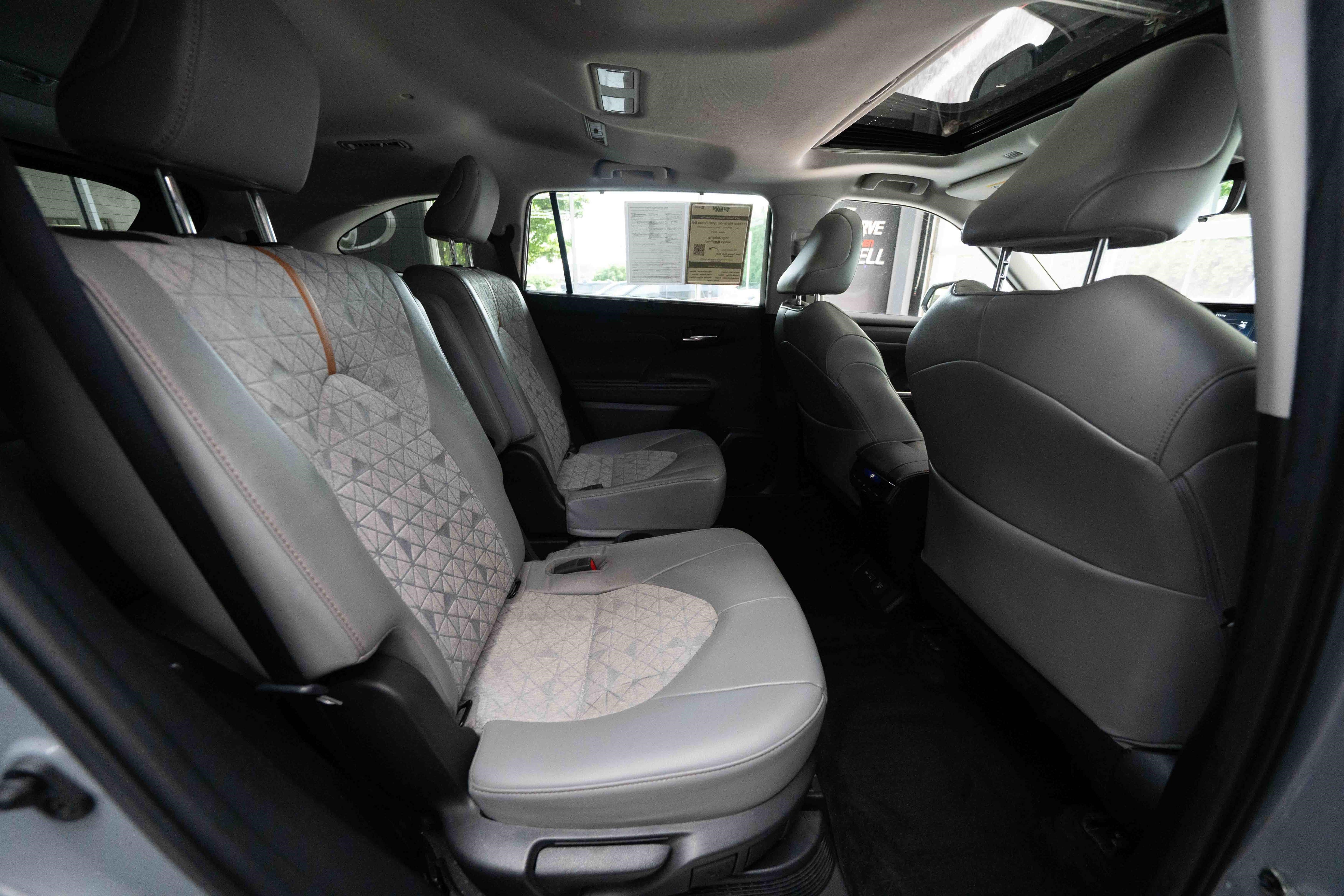 Used 2022 Toyota Highlander Bronze Edition AWD/4WD image 25