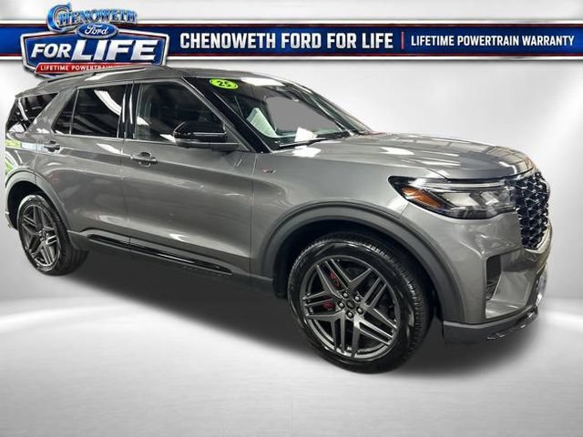 Used 2025 Ford Explorer ST-Line w/ ST-Line Street Pack AWD/4WD image 7