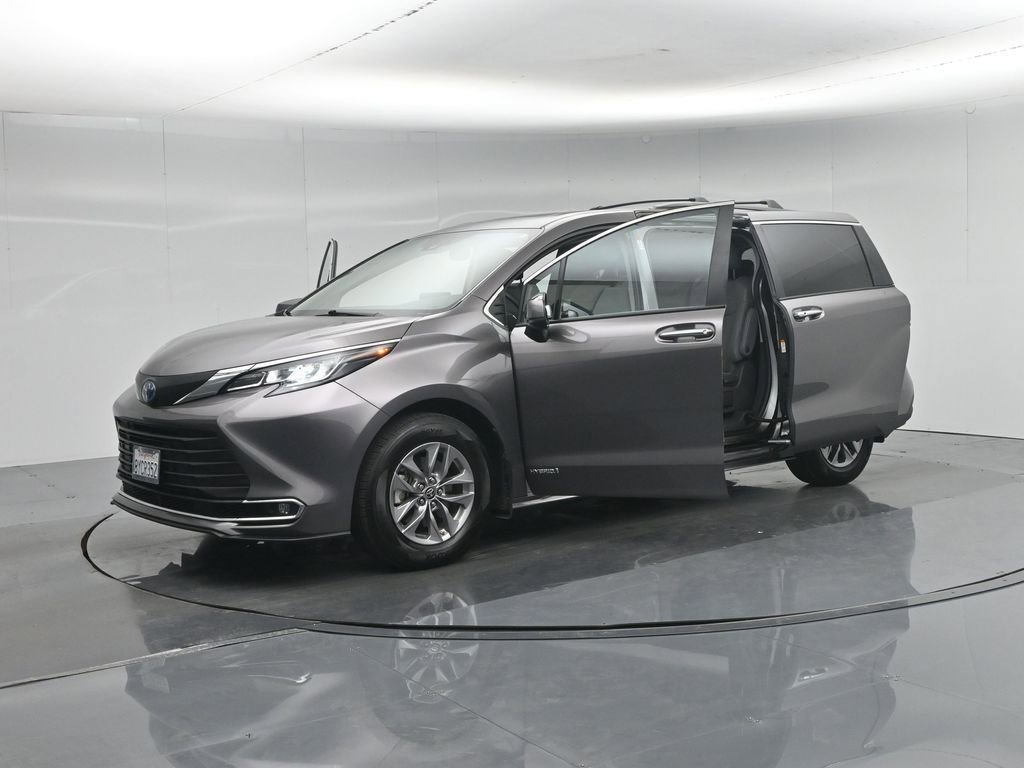 Used 2021 Toyota Sienna XLE FWD image 35