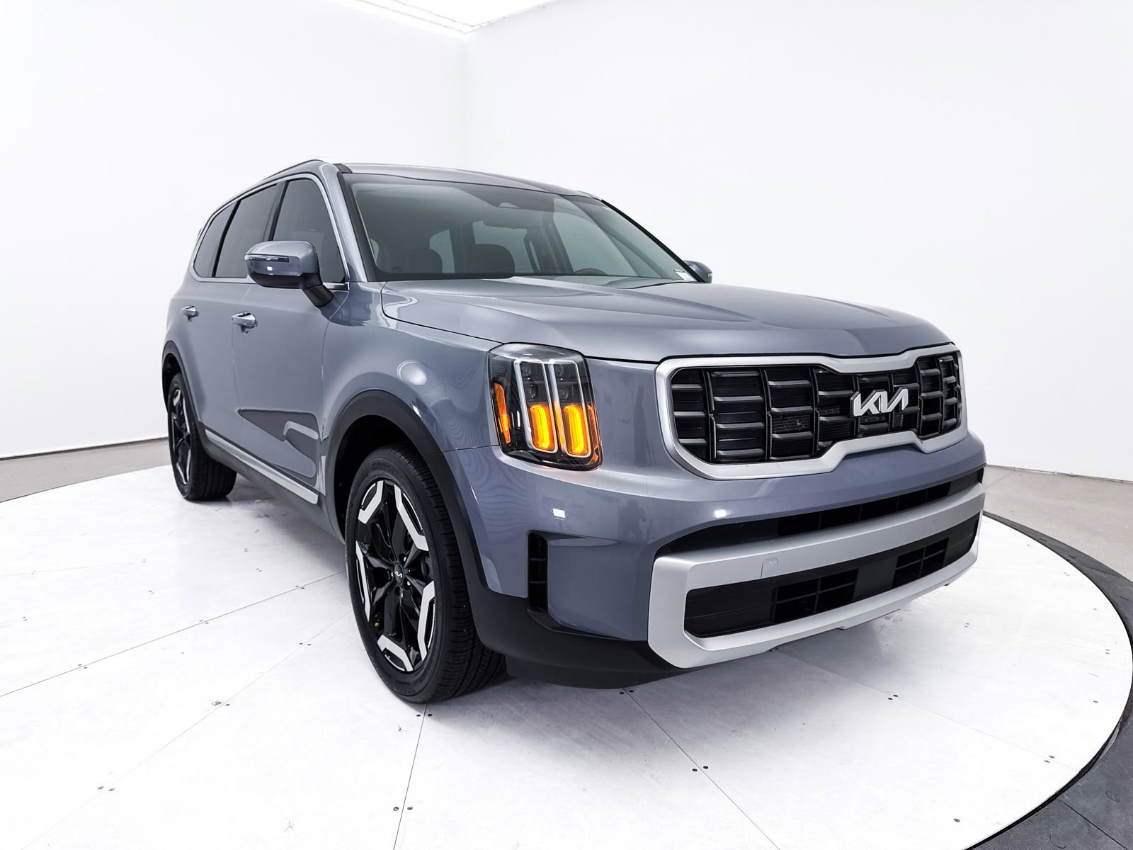Used 2025 Kia Telluride S image 14