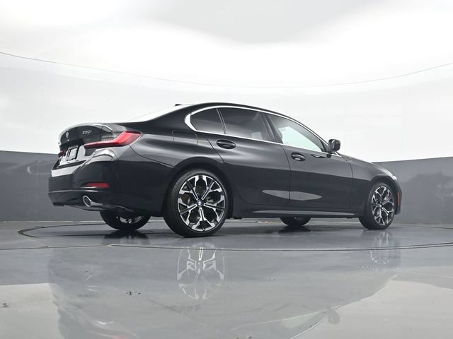 Used 2025 BMW 330i xDrive Sedan w/ Premium Package AWD/4WD image 25