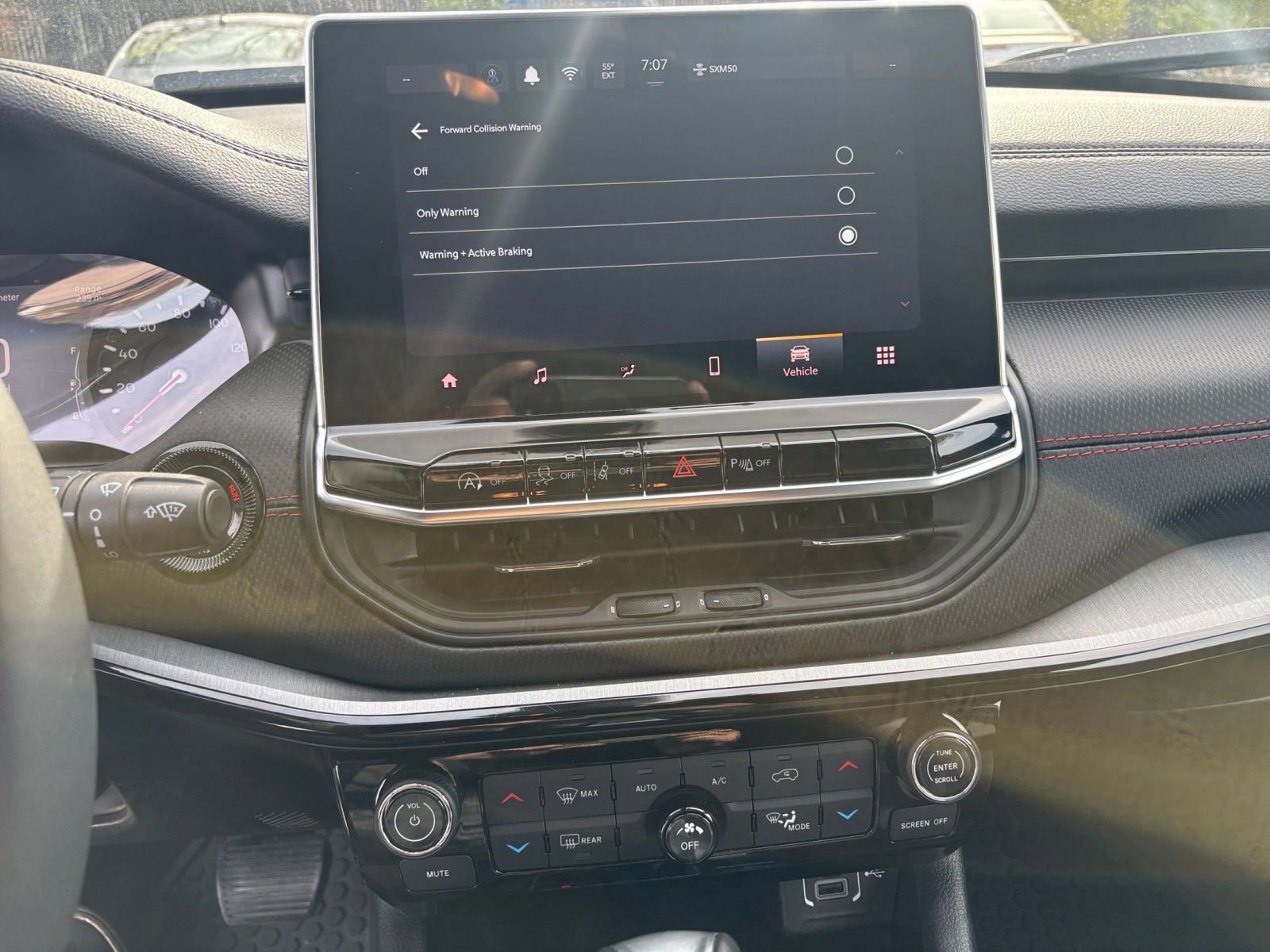 Used 2025 Jeep Compass Trailhawk image 17