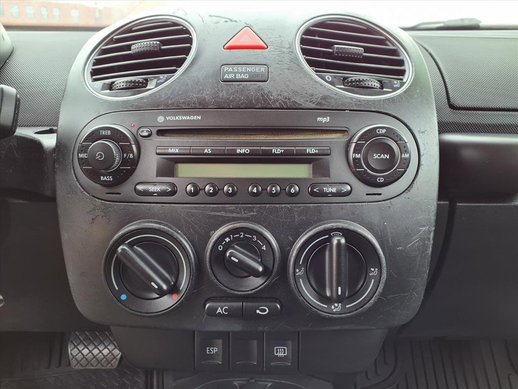 Used 2008 Volkswagen Beetle S image 4