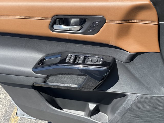 New 2026 Nissan Pathfinder Platinum AWD/4WD image 6