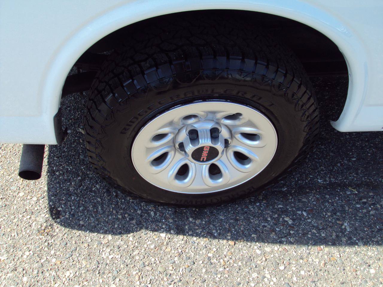 Used 2010 GMC Savana 1500 AWD image 28