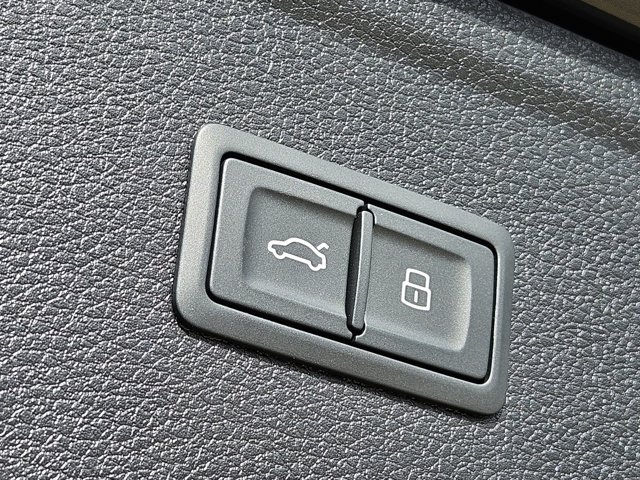Used 2021 Audi Q5 2.0T Premium w/ Convenience Package AWD/4WD image 23