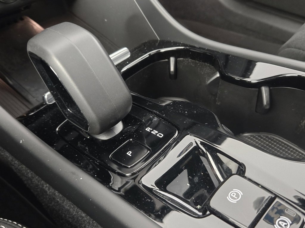 Certified 2023 Volvo XC40 B5 Ultimate w/ Climate Package image 19