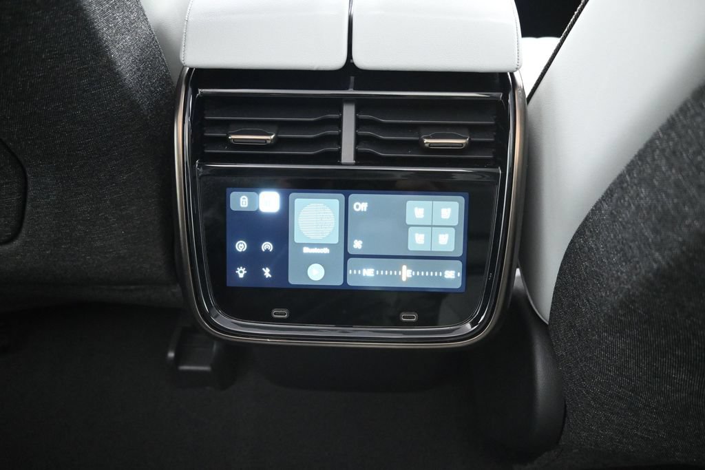 Used 2025 Rivian R1S Premium Dual AWD/4WD image 23