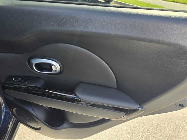 Used 2016 Kia Soul ! w/ Premium Package image 13