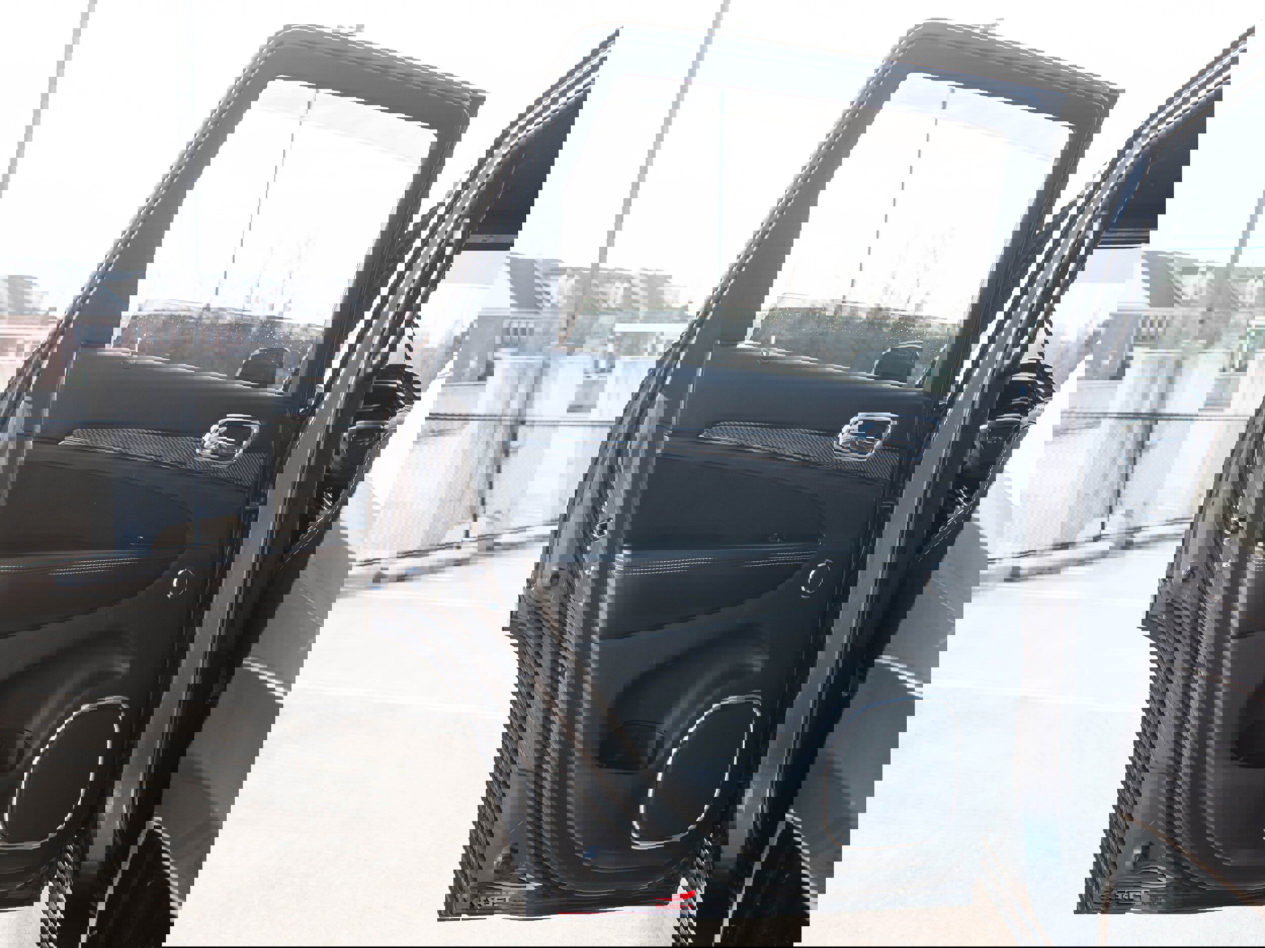 Used 2016 Jeep Grand Cherokee SRT image 43