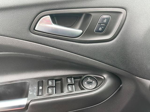 Certified 2017 Ford C-MAX Energi SE FWD image 10