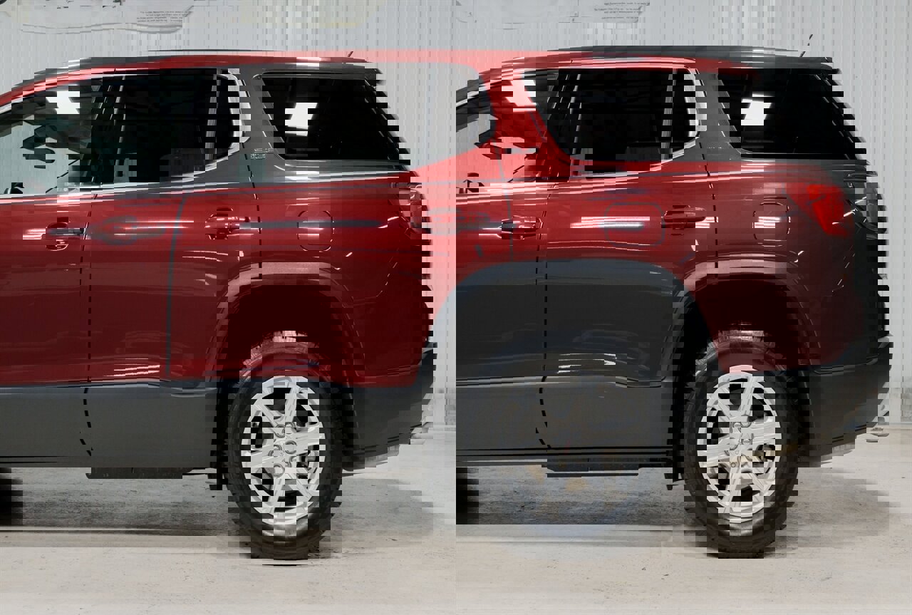 Used 2018 GMC Acadia SLE w/ LPO, Floor Liner Package image 4