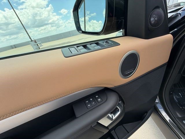 New 2026 Land Rover Discovery Limited Edition AWD/4WD image 11