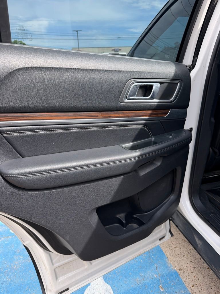 Used 2019 Ford Explorer Limited w/ Ford Safe & Smart Package FWD image 7