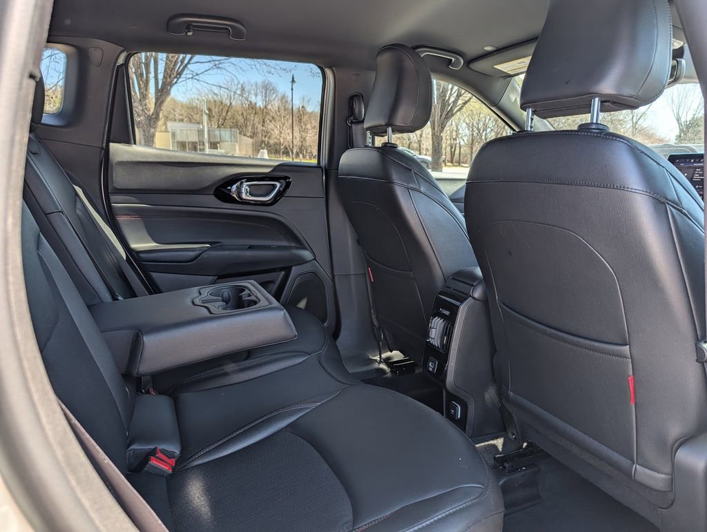 Used 2025 Jeep Compass Trailhawk AWD/4WD image 21