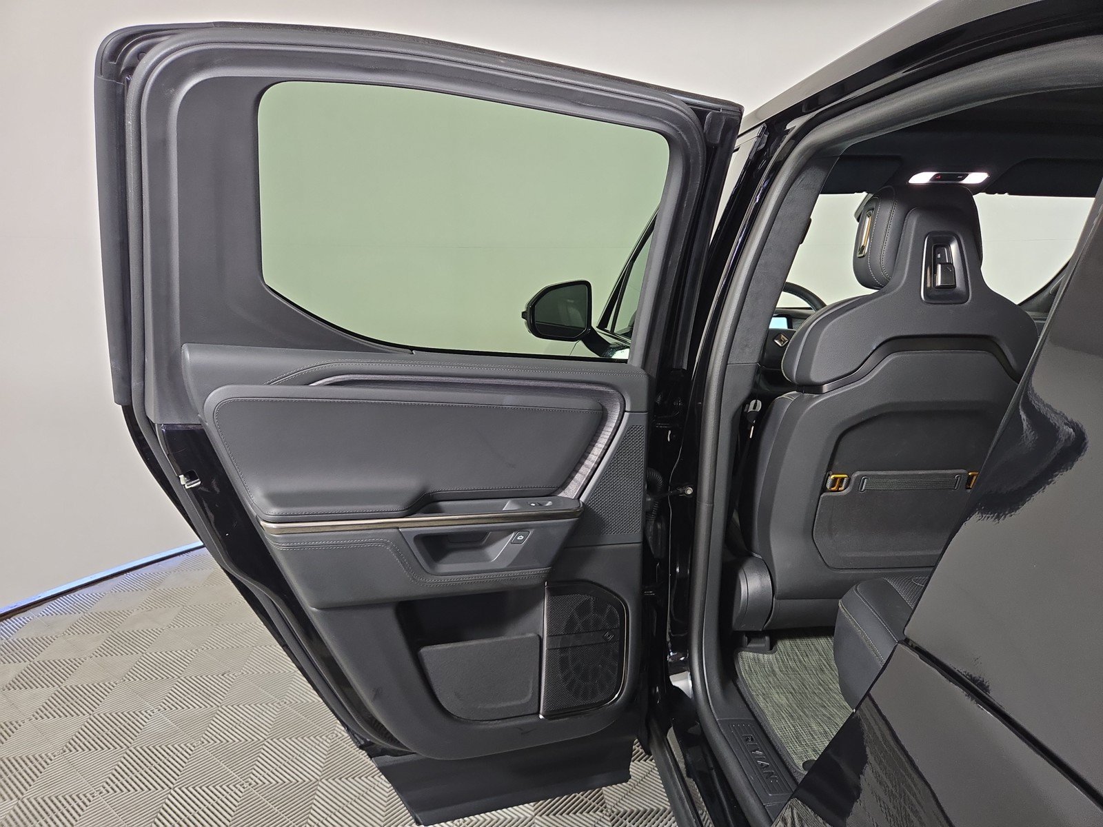 Used 2025 Rivian R1T Adventure AWD/4WD image 17
