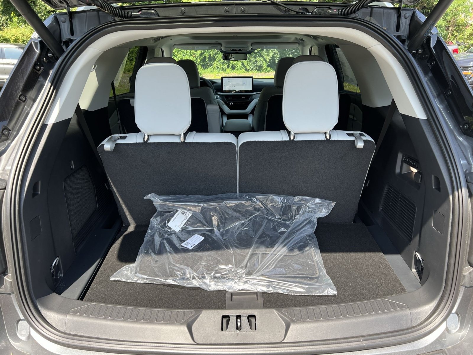 New 2026 Ford Explorer Platinum w/ LUX Leather Package AWD/4WD image 27