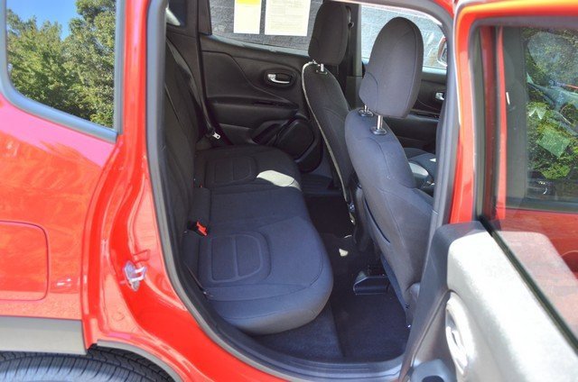 Used 2022 Jeep Renegade Latitude image 35