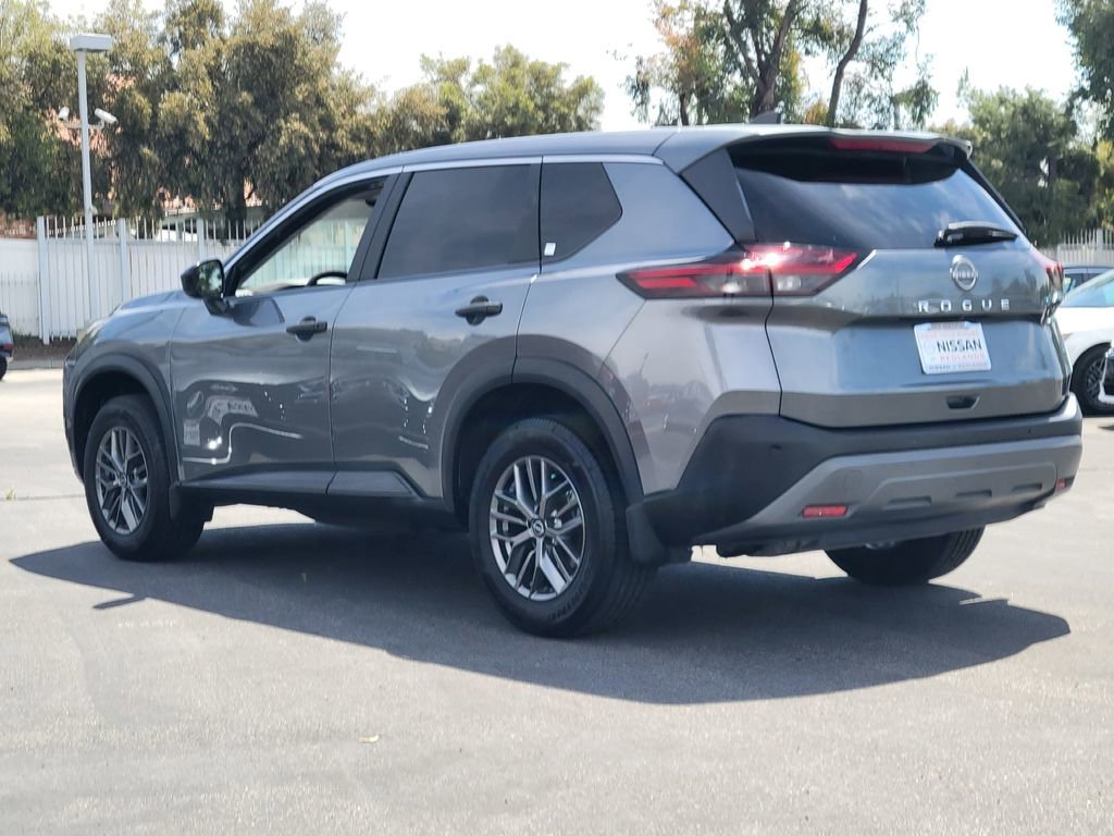 Used 2023 Nissan Rogue S image 2