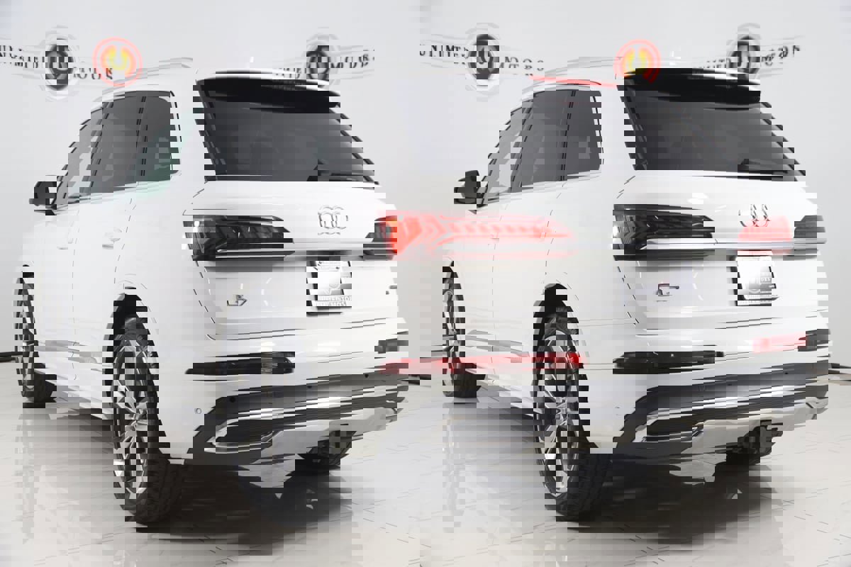 Used 2021 Audi Q7 3.0T Prestige w/ Prestige Package image 4