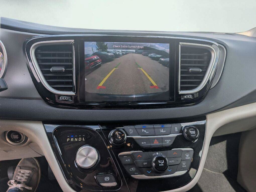 Used 2023 Chrysler Pacifica Touring-L FWD image 36