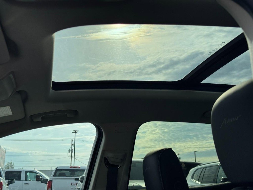 Used 2023 Buick Envision Avenir image 26